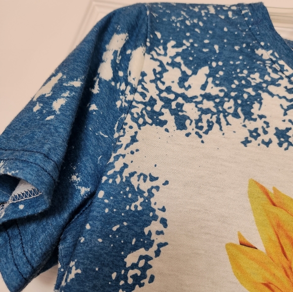 💥SALE💥Sunflower Blue, White, short sleeve Tee - Picture 2 of 4